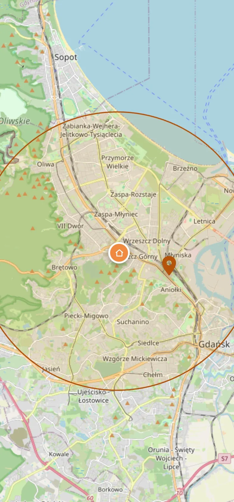 Mapa Trójmiasta ze strefą dojazdu salonu zaznaczoną okręgiem i adresem klientki w jej obrębie